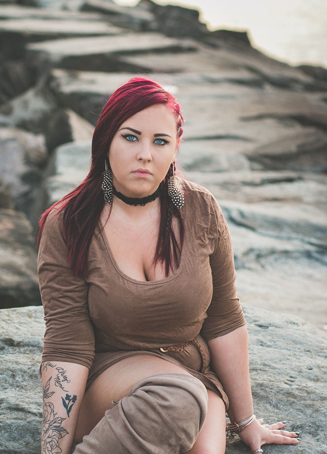 This is a photo of a model at Edgewater by © Lando Media.